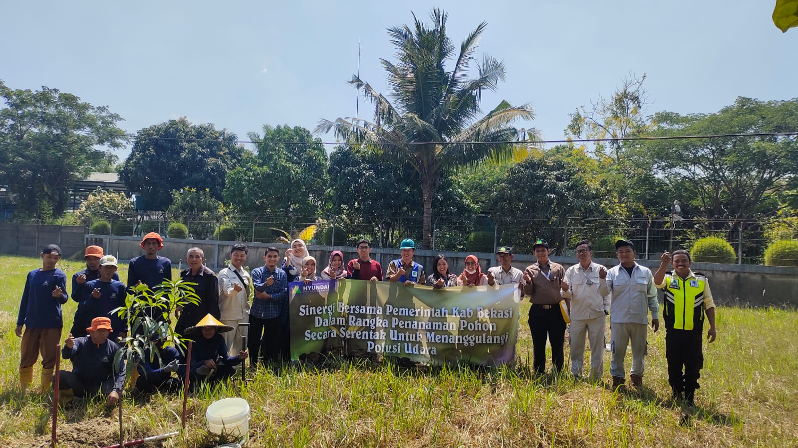 Penanaman Pohon Secara Serentak se-Jabodetabek dalam rangka Menanggulangi Polusi Udara